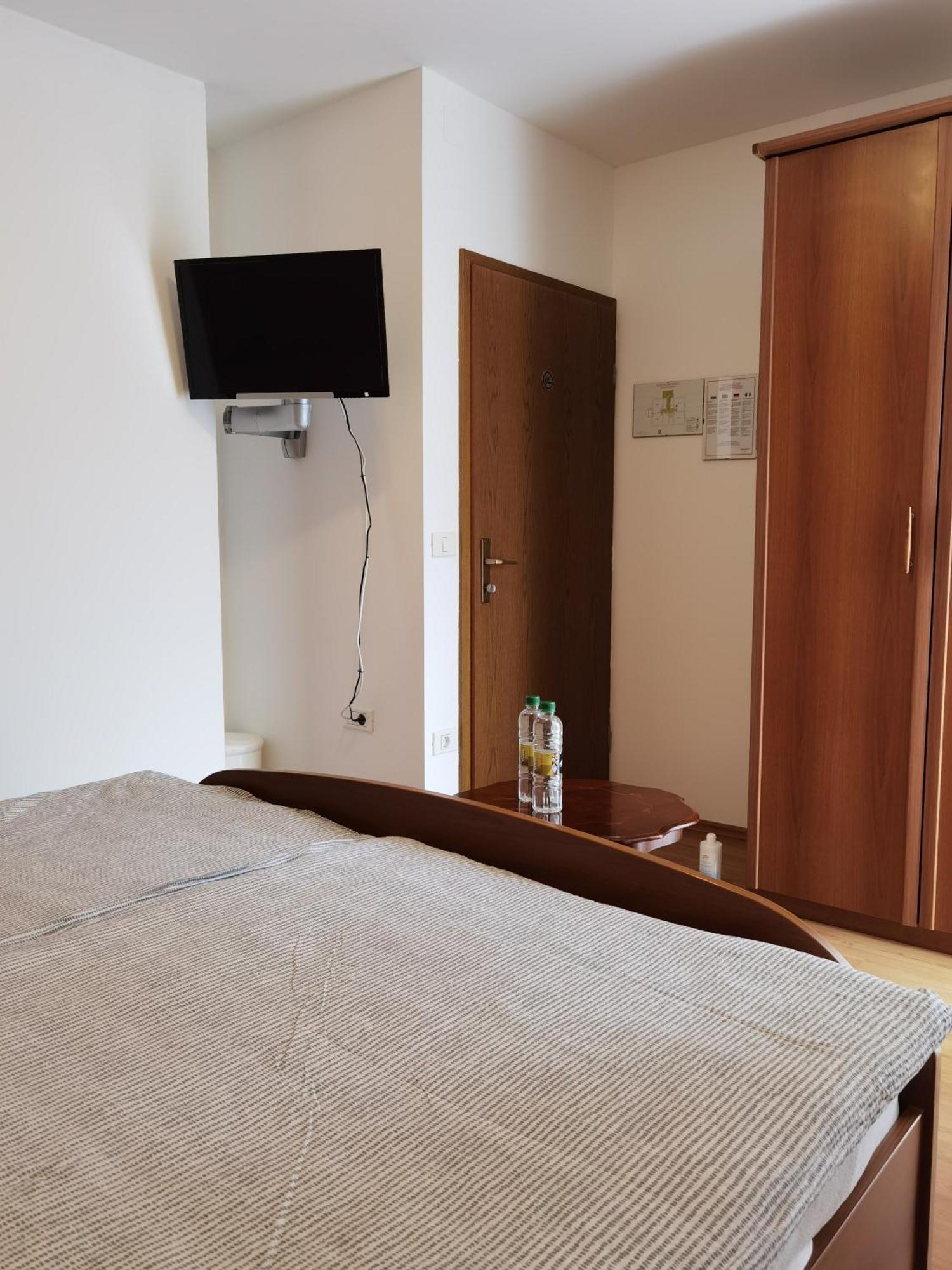 Hotel Gostisce Hedvika Kal-Koritnica Camera foto