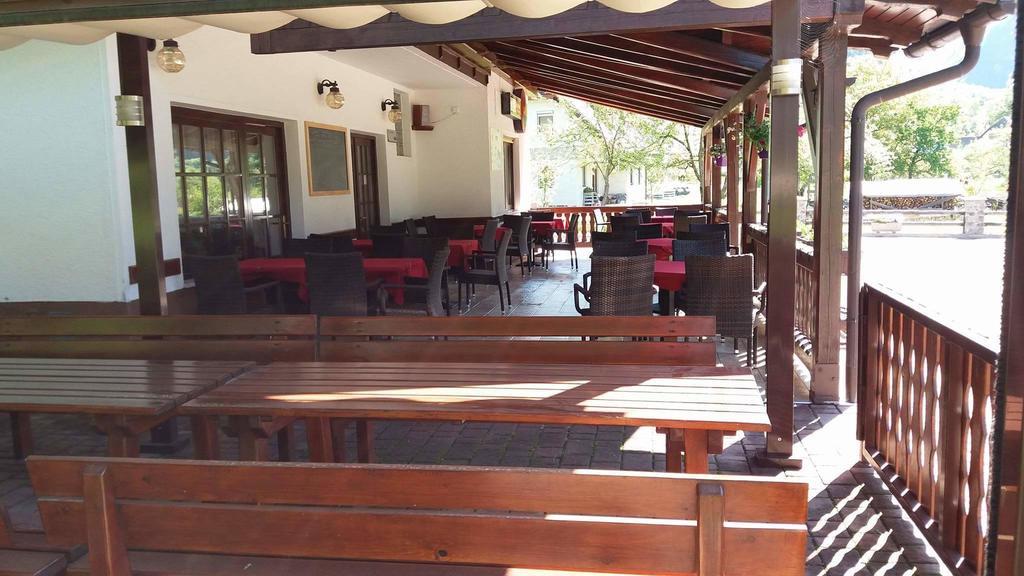 Hotel Gostisce Hedvika Kal-Koritnica Esterno foto